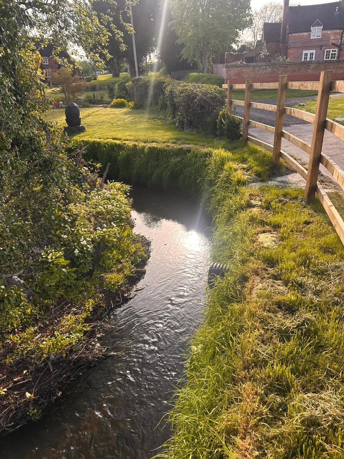 Image of channel in Brewood with lower flows